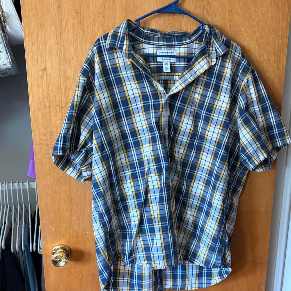 💕3/$25💕Amazon Essentials  Short-Sleeve Button-Down Shirt